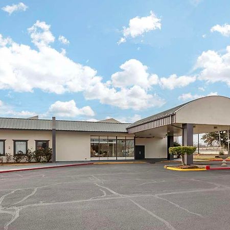 Suburban Studios Gainesville Bagian luar foto