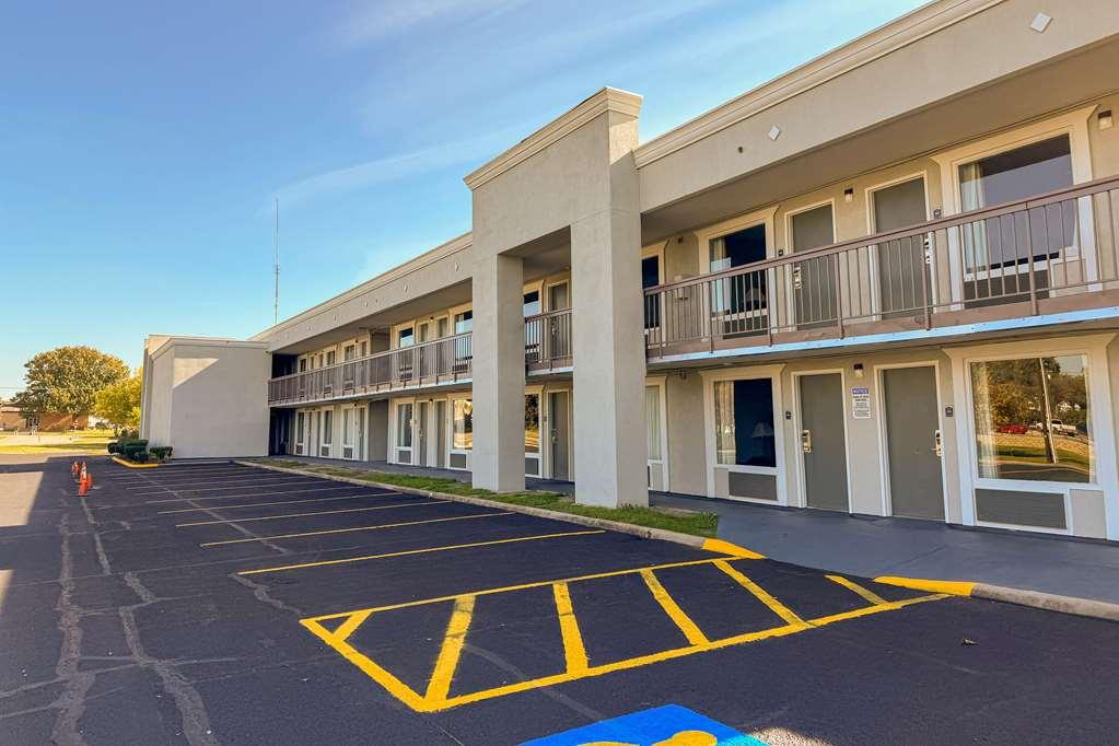 Suburban Studios Gainesville Bagian luar foto