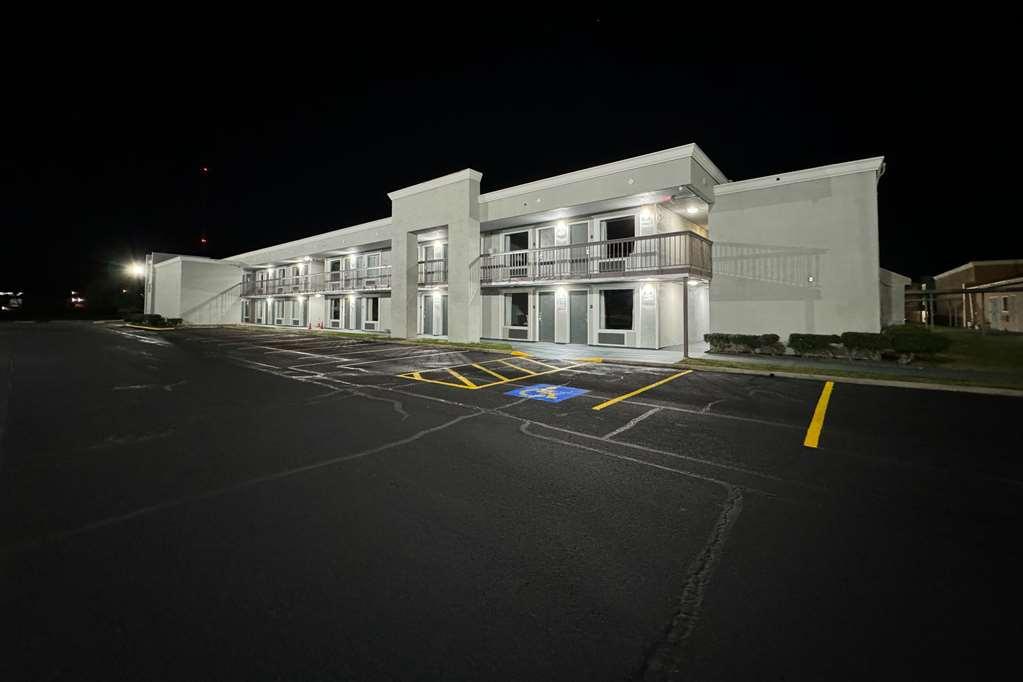 Suburban Studios Gainesville Bagian luar foto