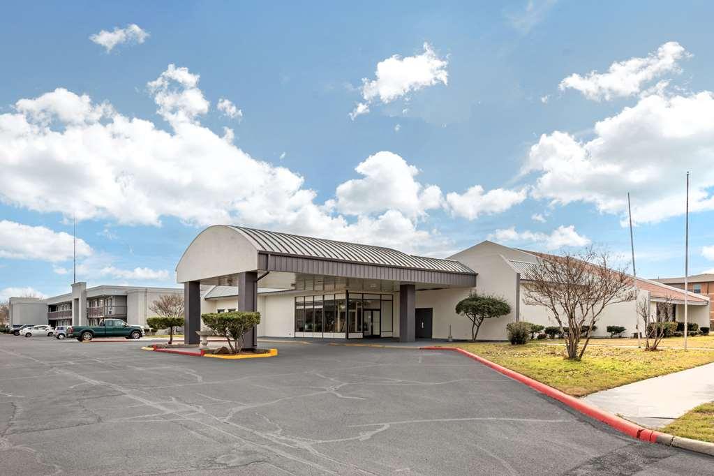 Suburban Studios Gainesville Bagian luar foto