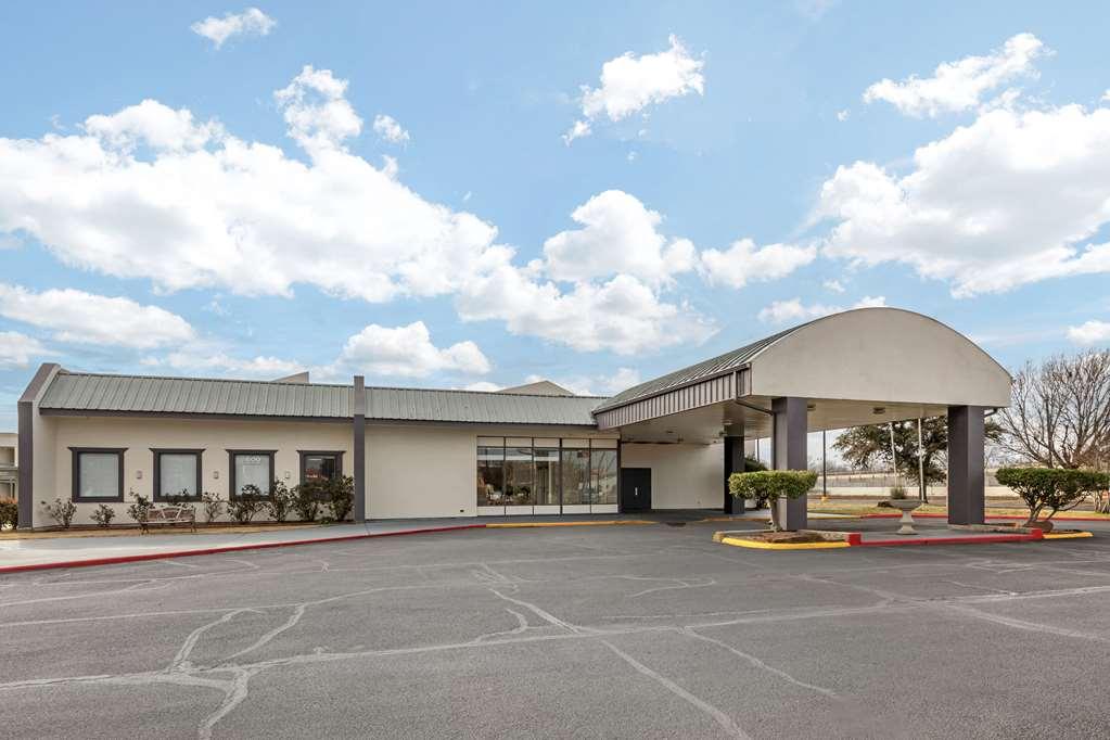Suburban Studios Gainesville Bagian luar foto